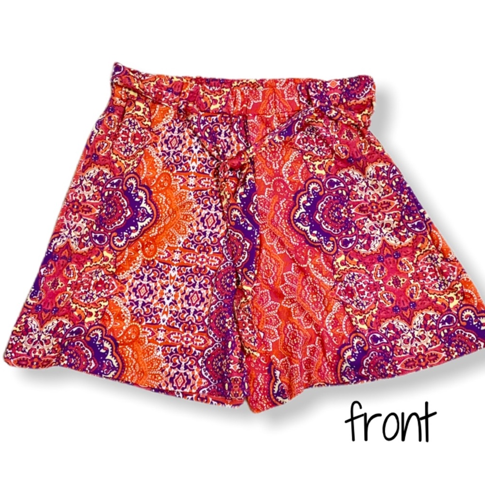 NWOT New Directions belted shorts Size L